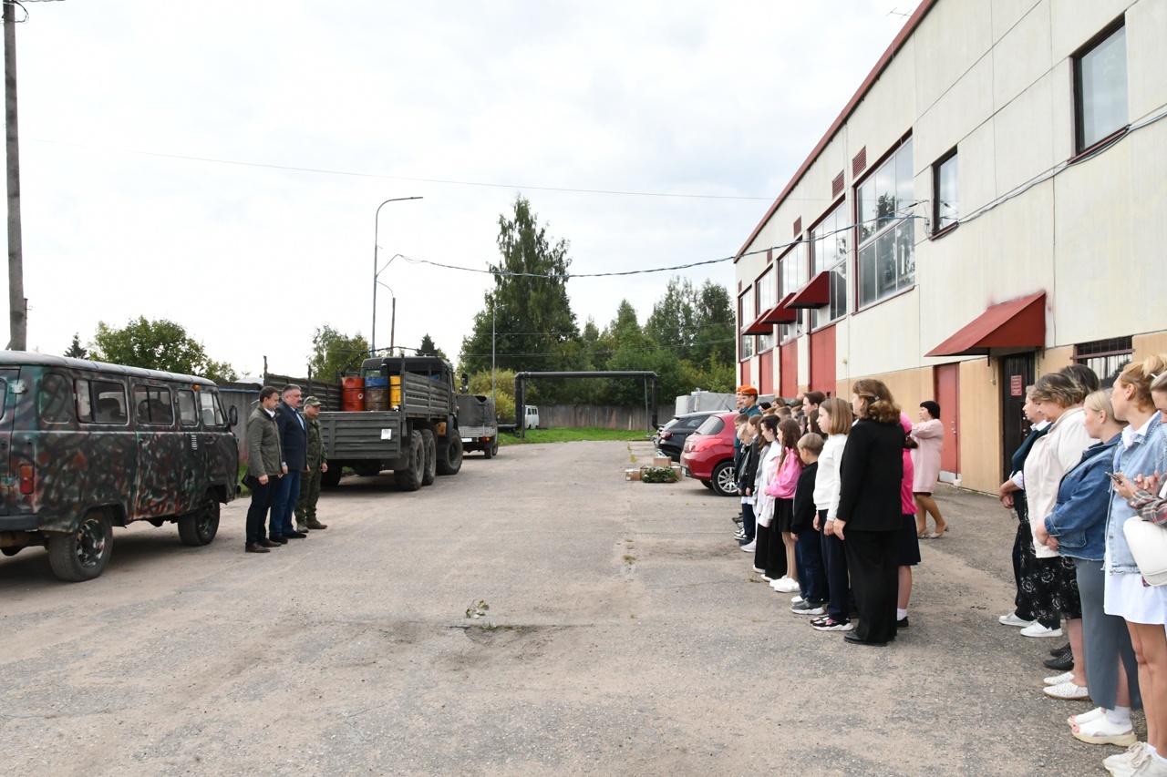 С теплотой и заботой: жители Тверской области направляют в зону СВО технику, пиломатериалы и варенье