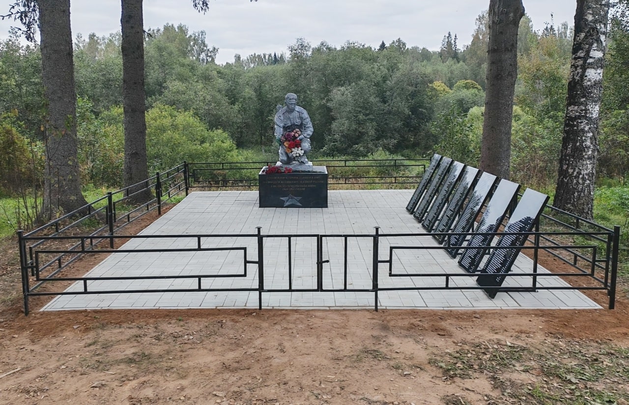 В Оленинском округе отремонтировали воинское захоронение