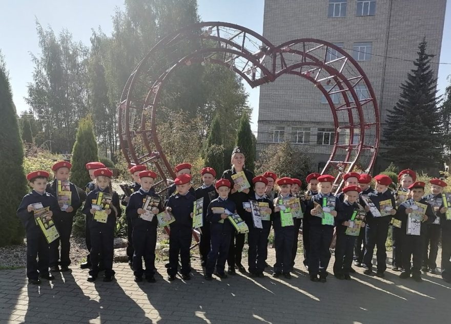 Ржевские автоинспекторы "посвятили" первоклассников в пешеходы