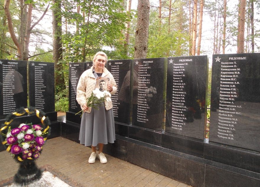 В Андреаполе побывала внучка красноармейца-пулеметчика, погибшего во время немецкой бомбардировки