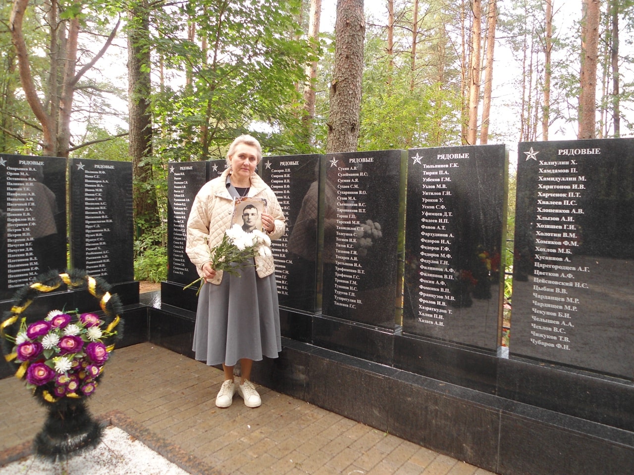 В Андреаполе побывала внучка красноармейца-пулеметчика, погибшего во время немецкой бомбардировки