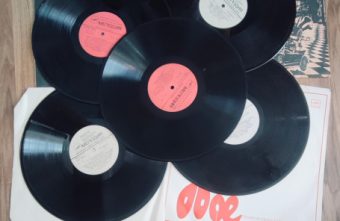 Житель Твери, сдавший квартиру в аренду, остался без винтажных вещей винтажных