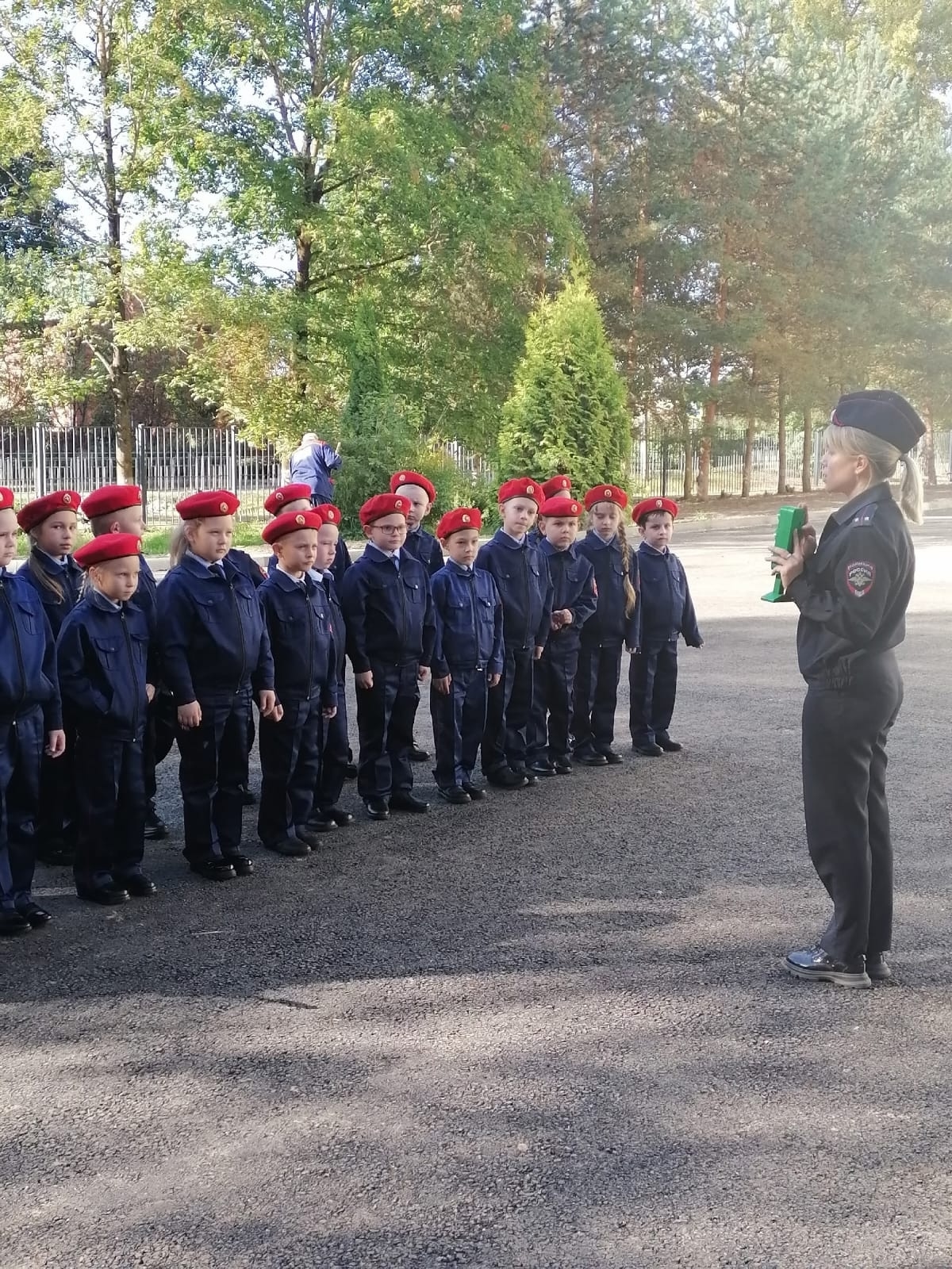 Ржевские автоинспекторы "посвятили" первоклассников в пешеходы