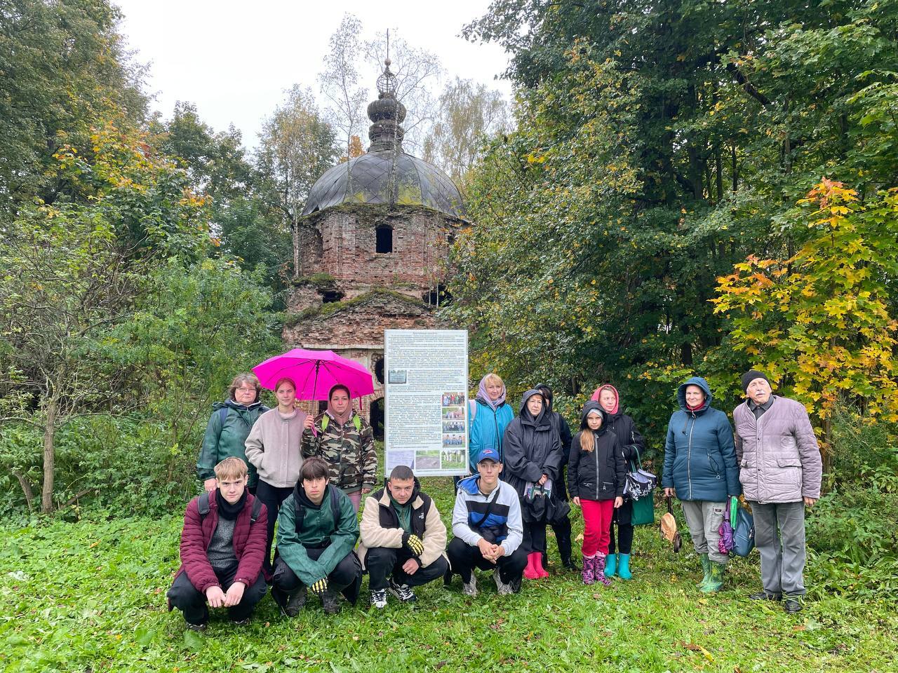 В Тверской области волонтеры 20 лет сохраняют древнее захоронение