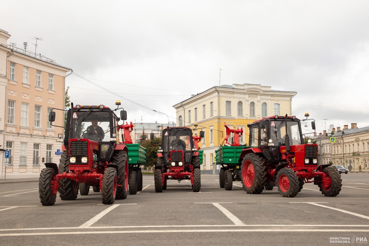 Школы и колледжи Тверской области получат спецтехнику для подготовки трактористов Школы и колледжи Тверской области получат спецтехнику для подготовки трактористов