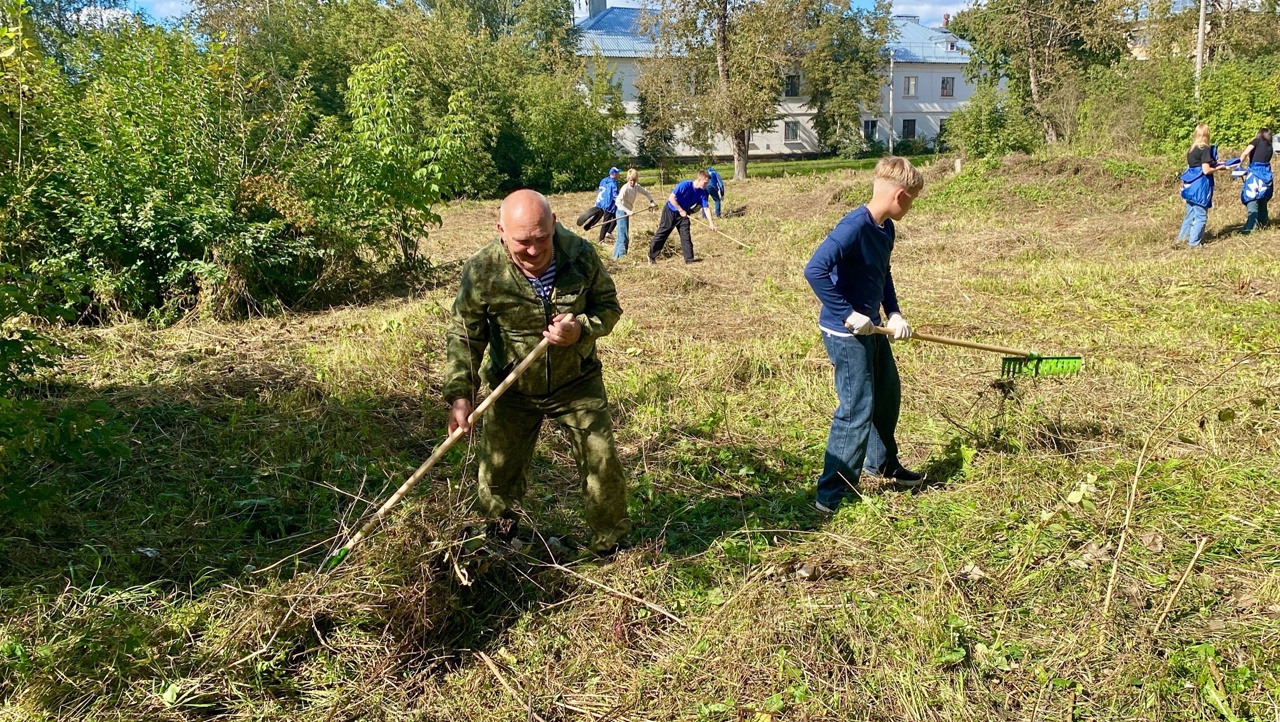 В Парке Победы города Торжка прошел масштабный субботник
