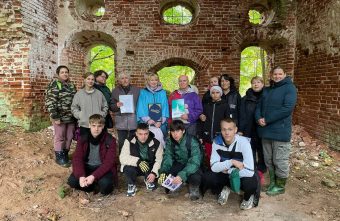 В Тверской области волонтеры 20 лет сохраняют древнее захоронение В Тверской области волонтеры 20 лет сохраняют древнее захоронение