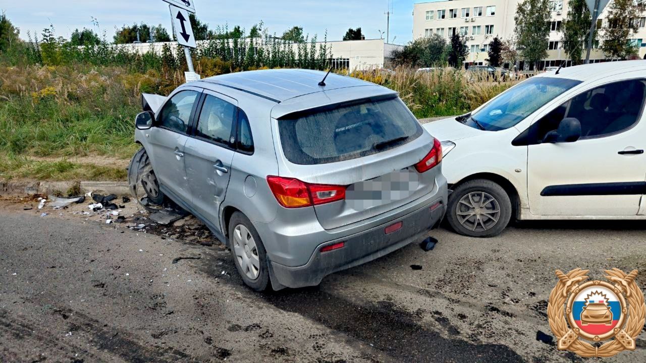 На улице Фрунзе в Твери в ДТП попали четыре автомобиля