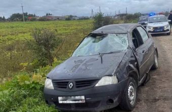 "Логан" съехал в кювет с "Золотого кольца" в Тверской области кювет