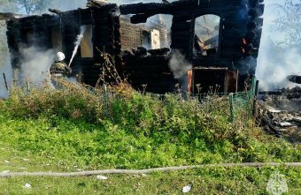 В Тверской области огонь уничтожил жилой дом огонь
