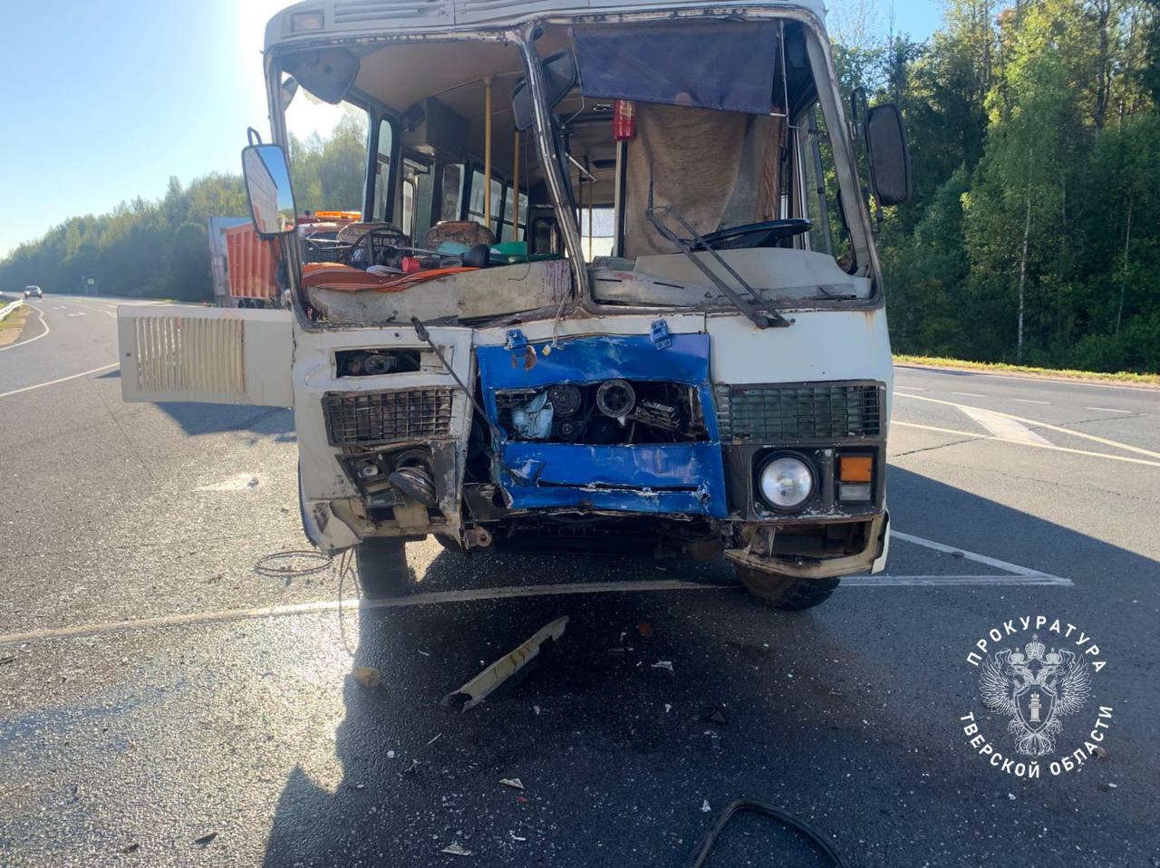 В Тверской области 8 человек пострадали в ДТП с дачным автобусом