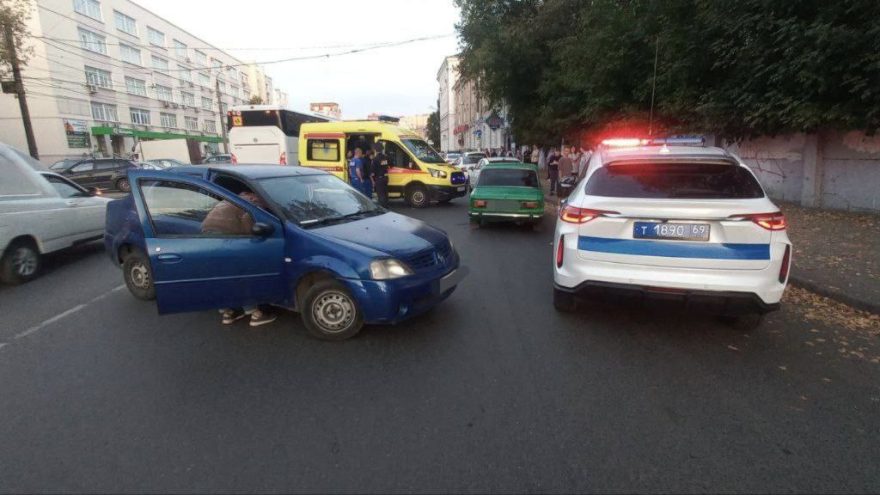 столкнулись