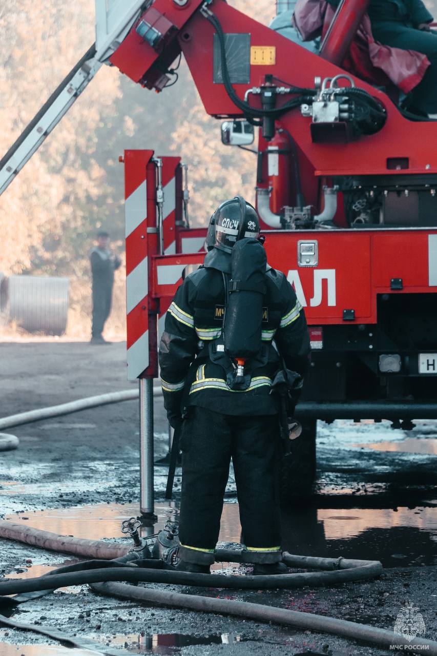 В Твери полностью ликвидировали пожар на производственном объекте