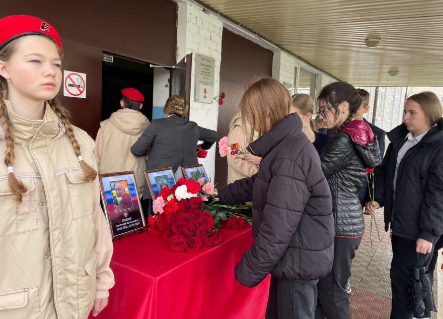 выпускниках