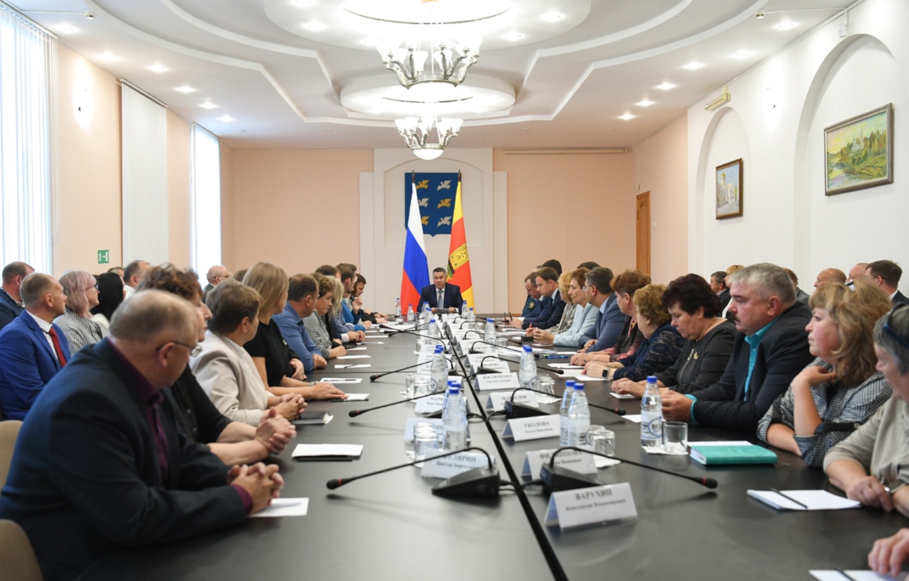 Губернатор Игорь Руденя на встрече с общественностью Торжка и Торжокского округа определил задачи по развитию территории