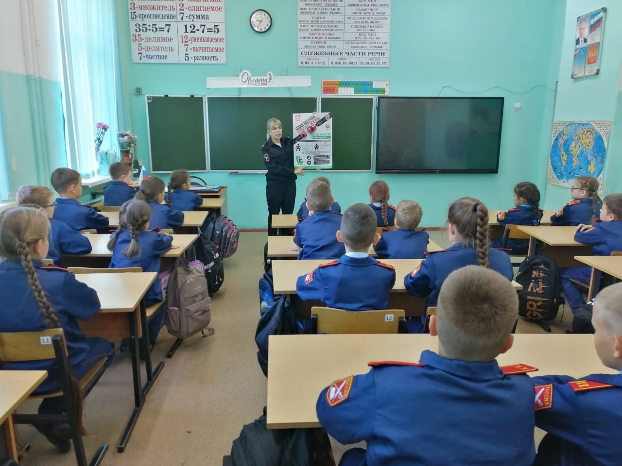 Ржевские автоинспекторы "посвятили" первоклассников в пешеходы