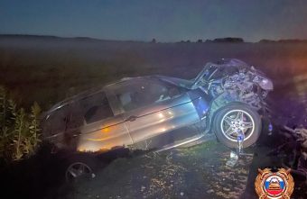 Три человека пострадали в столкновении BMW и трактора в Тверской области BMW