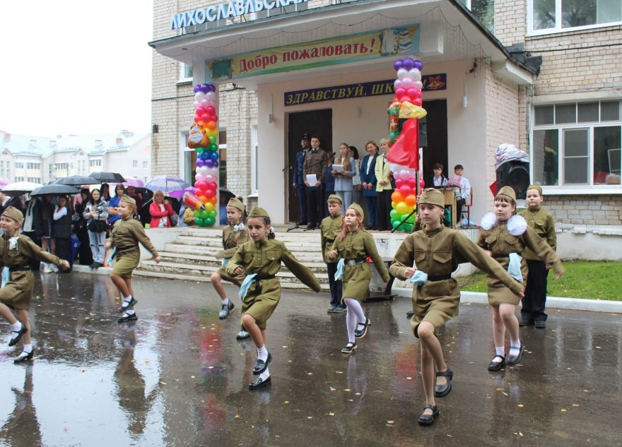 По всей Тверской области представители «Единой России» приняли участие в школьных линейках