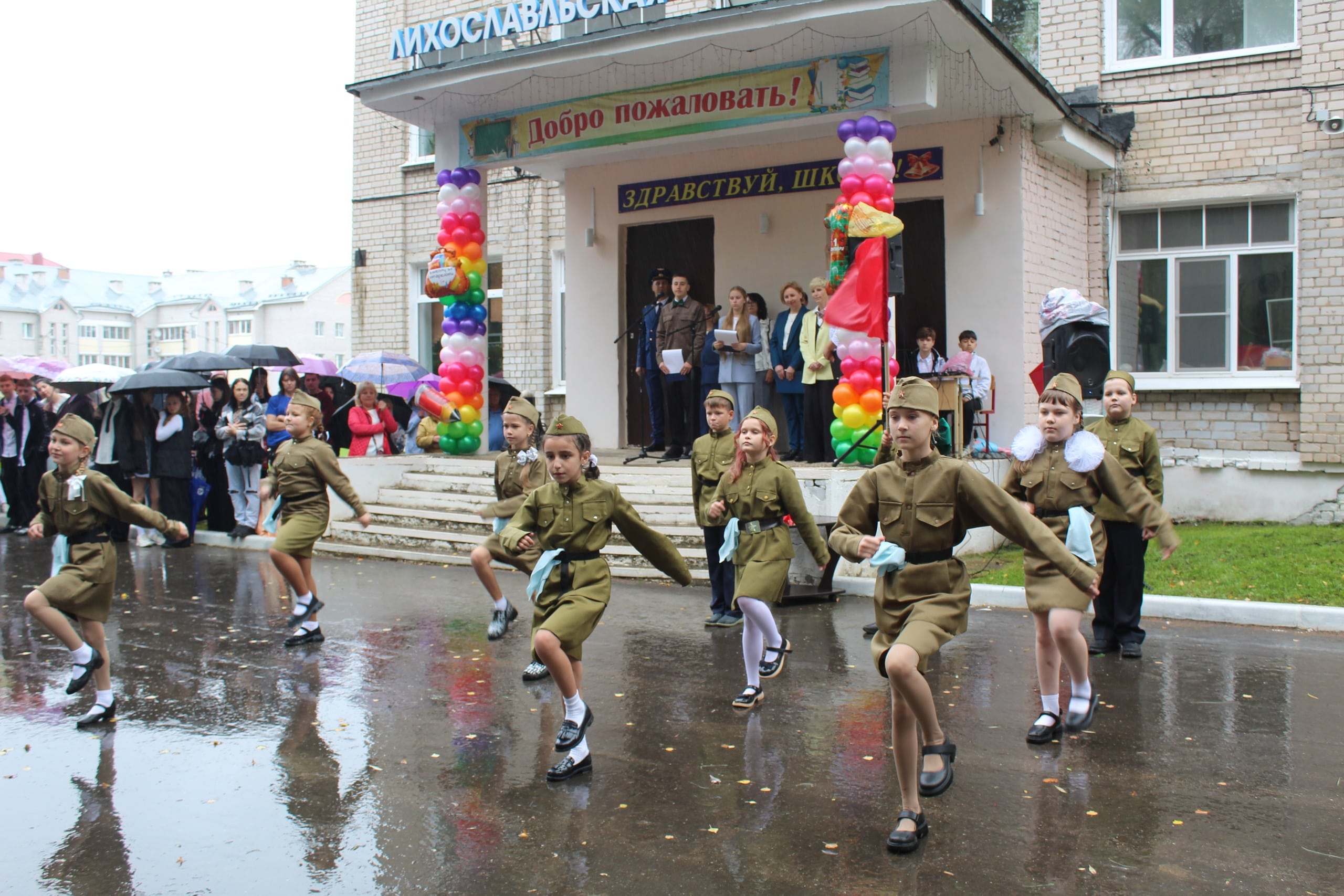 По всей Тверской области представители «Единой России» приняли участие в школьных линейках