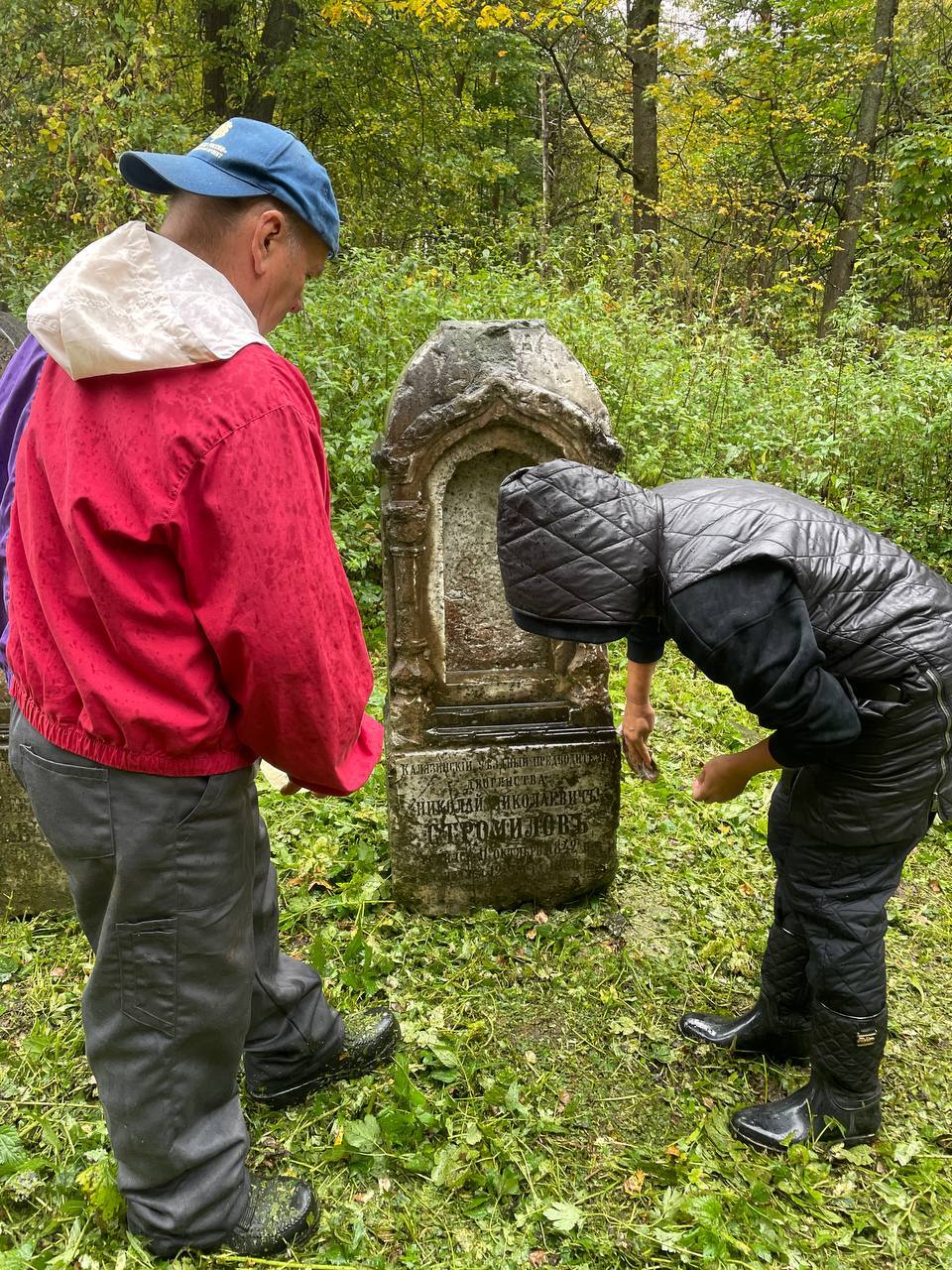 В Тверской области волонтеры 20 лет сохраняют древнее захоронение