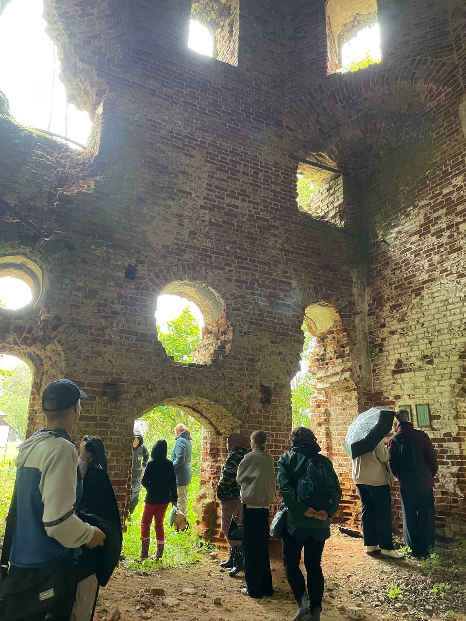 В Тверской области волонтеры 20 лет сохраняют древнее захоронение