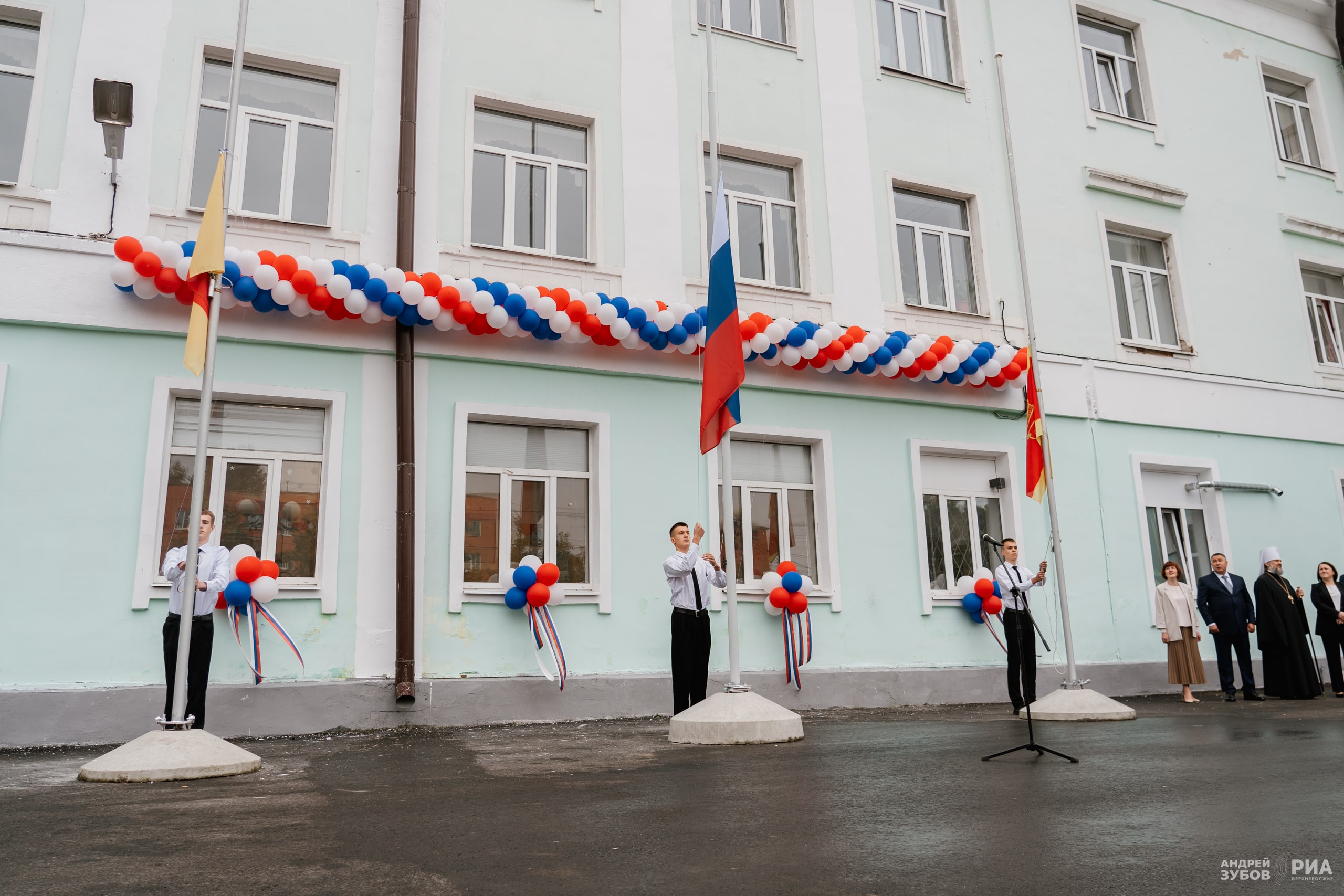 Губернатор Игорь Руденя поздравил с Днем знаний учеников и педагогов тверской гимназии №10