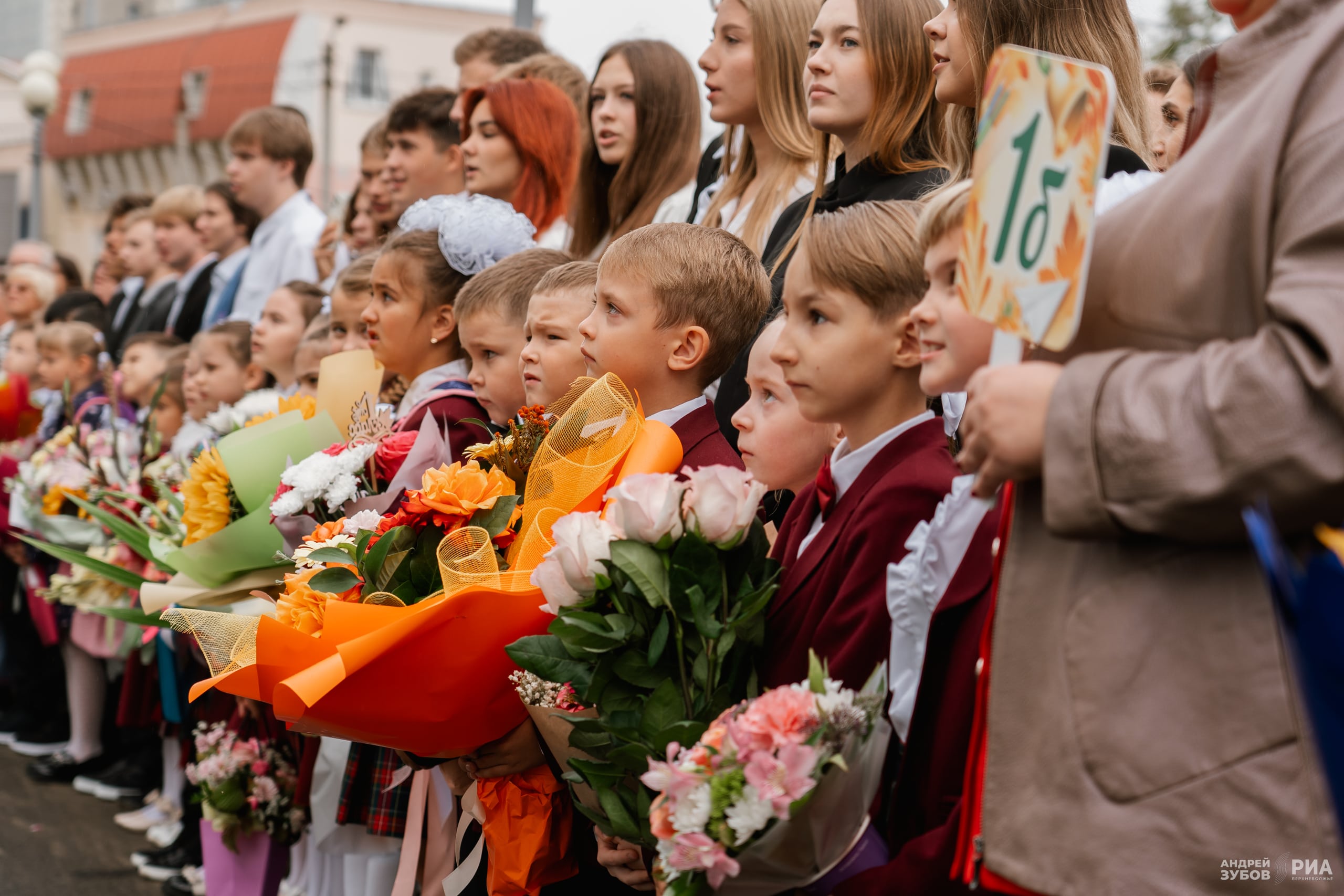 Губернатор Игорь Руденя поздравил с Днем знаний учеников и педагогов тверской гимназии №10
