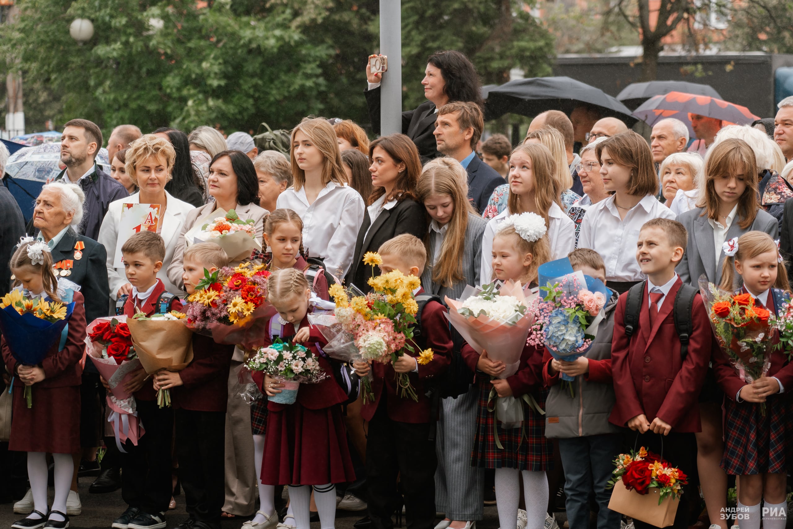 Губернатор Игорь Руденя поздравил с Днем знаний учеников и педагогов тверской гимназии №10
