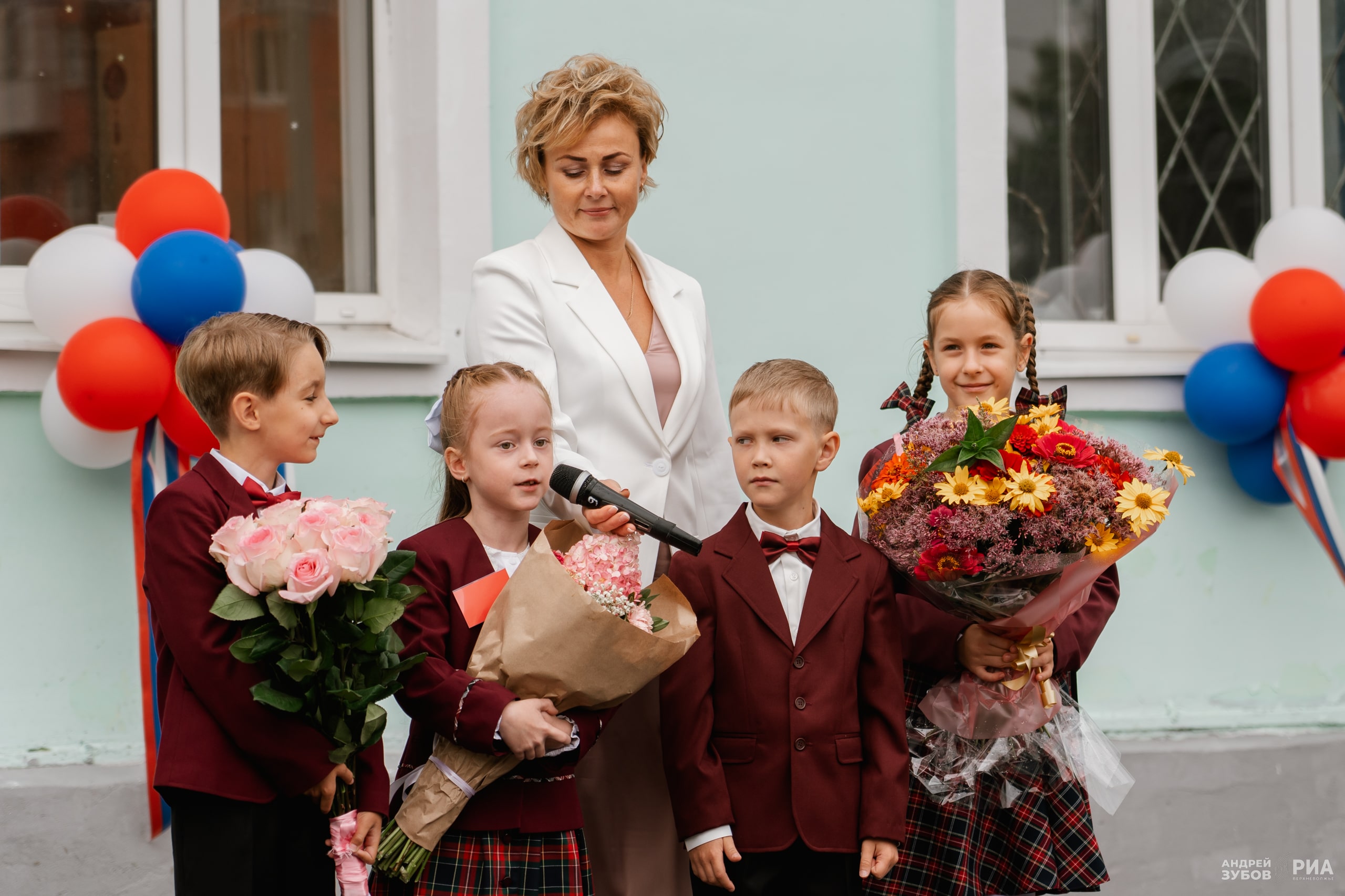 Губернатор Игорь Руденя поздравил с Днем знаний учеников и педагогов тверской гимназии №10