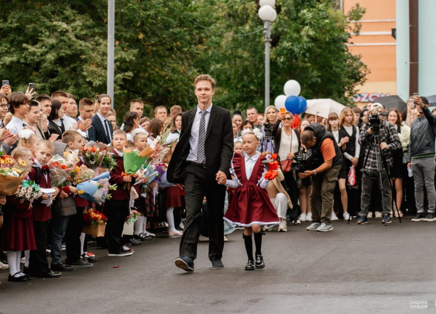 Губернатор Игорь Руденя поздравил с Днем знаний учеников и педагогов тверской гимназии №10