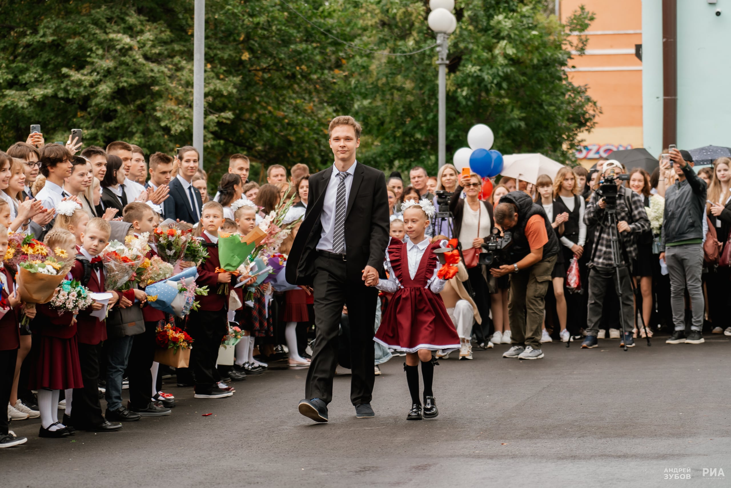 Губернатор Игорь Руденя поздравил с Днем знаний учеников и педагогов тверской гимназии №10