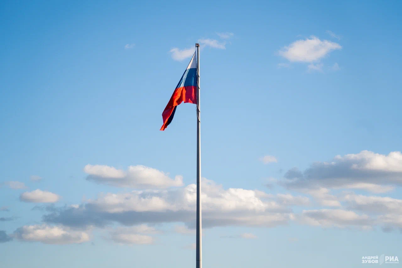 Житель Тверской области перевернул российский флаг в Турции флаг