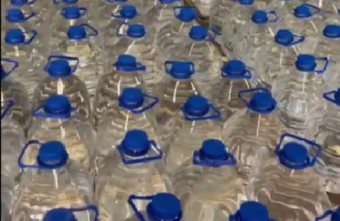 Из Тверской области на фронт отправили два грузовика с водой водой