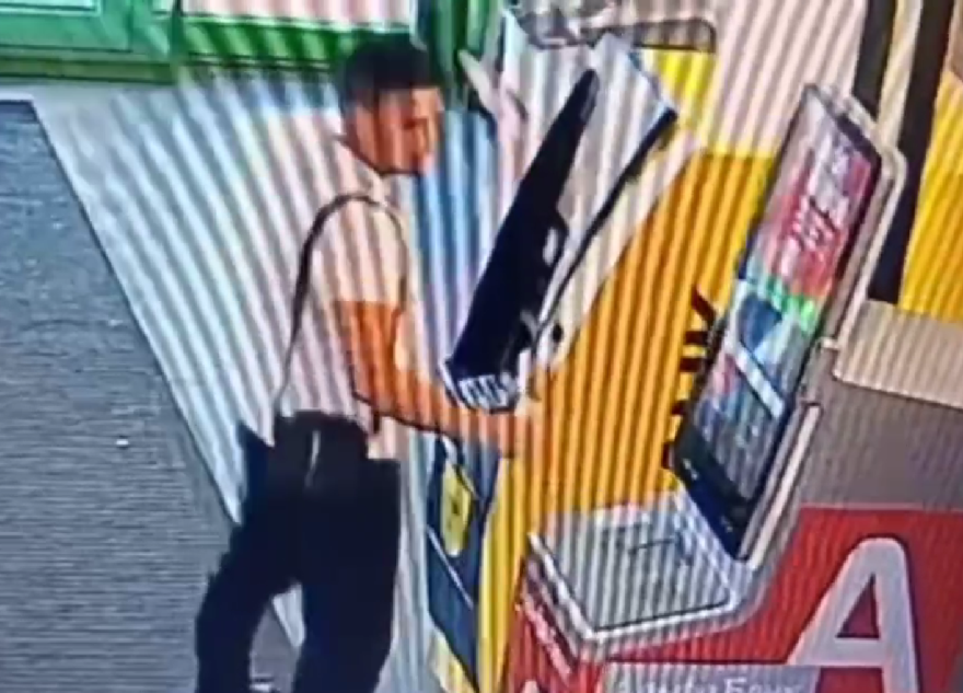 В Твери молодой человек легко снял 100 тысяч с чужого счета счета