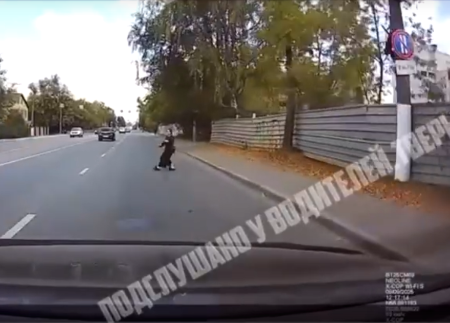 В Твери задержали подозрительных женщин, выходящих на дорогу перед машинами на дорогу