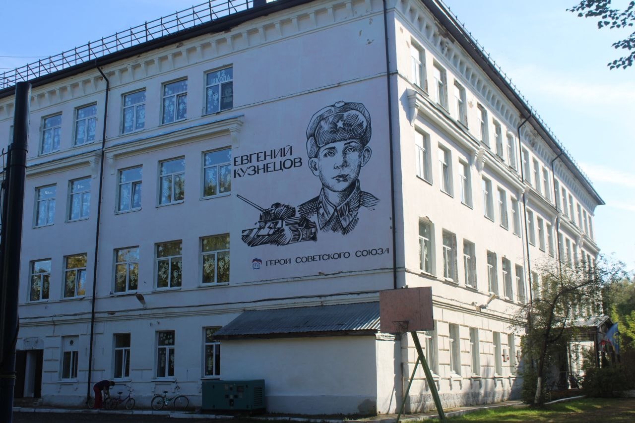 Муралы с портретами героев появились на школах городов Бологое и Удомля