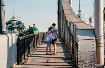 За поцелуи в общественных местах жителей Тверской области ждут штраф и арест поцелуи