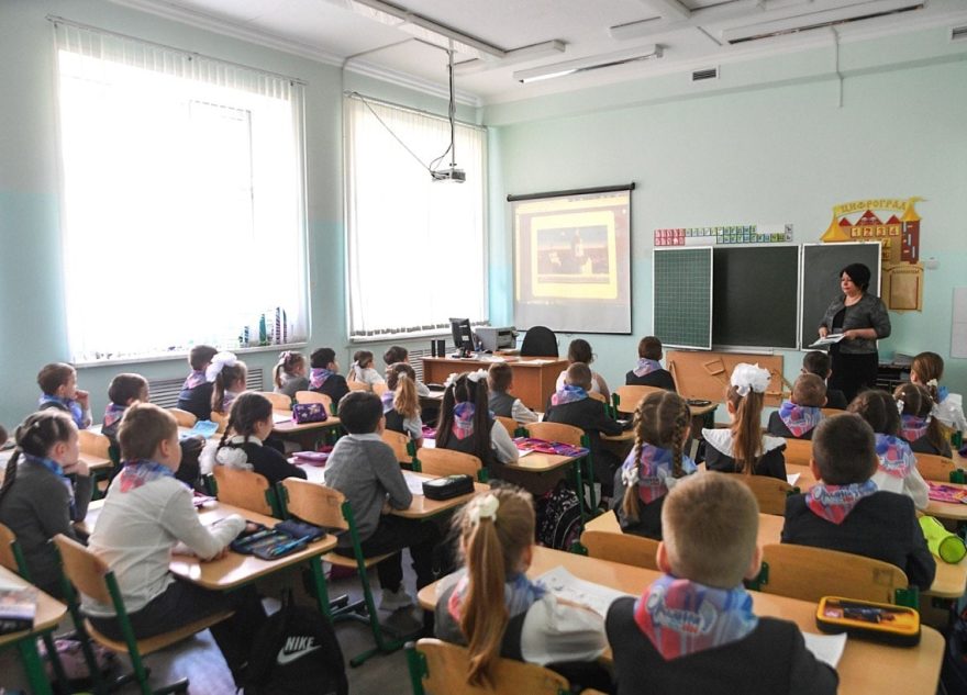 Лучшим учителям Тверской области присудили федеральные премии