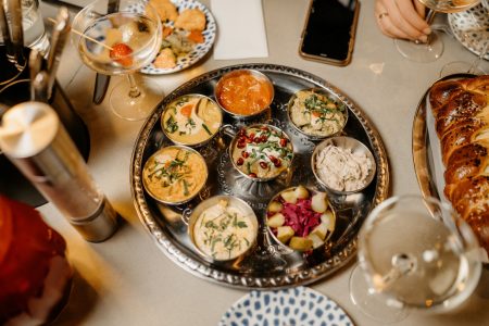 Спасает от рака: врачи назвали лучший продукт для кишечника за 160 рублей продукт