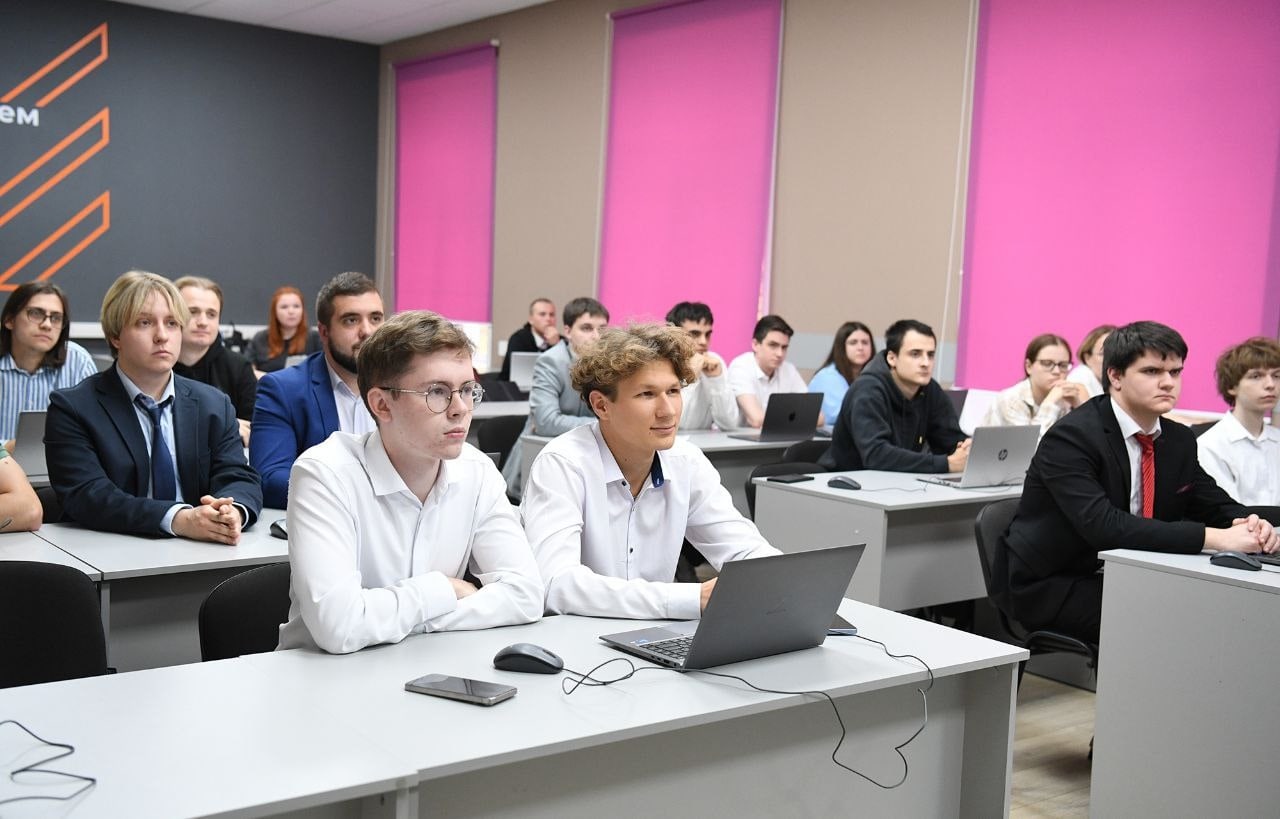 Валерий Фальков ознакомился с разработками молодых ученых Тверской области