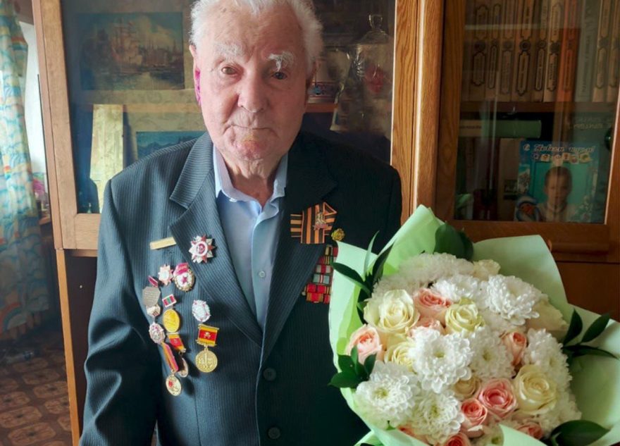 100 лет исполнилось участнику Великой Отечественной войны Николаю Макарову из Твери 100 лет исполнилось участнику Великой Отечественной войны Николаю Макарову из Твери