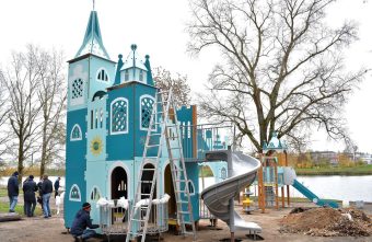 В Твери устанавливают четыре самых больших детских площадки города