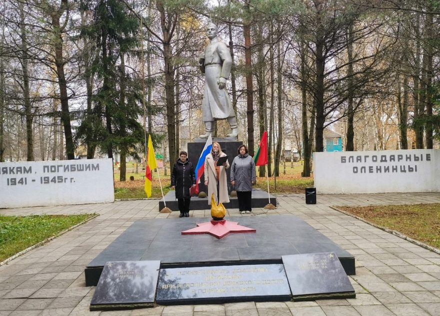 В Оленино прошел торжественный митинг "День белых журавлей"