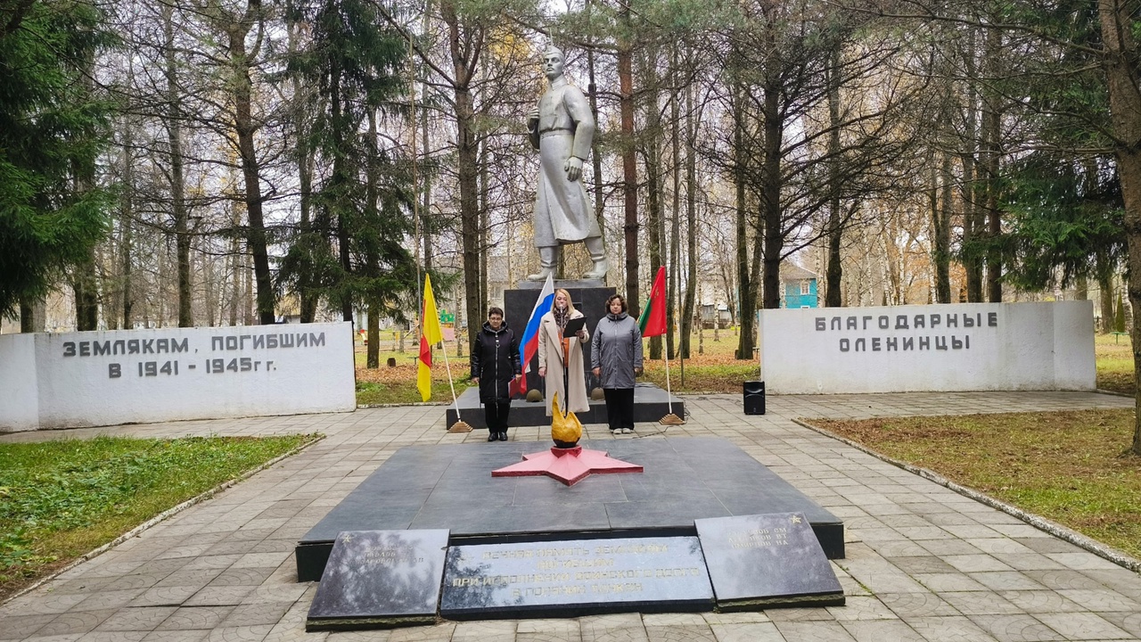 В Оленино прошел торжественный митинг "День белых журавлей"