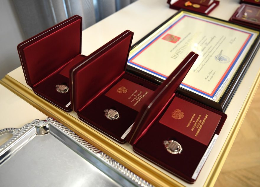 В День герба и флага Тверской области жителям региона вручили награды