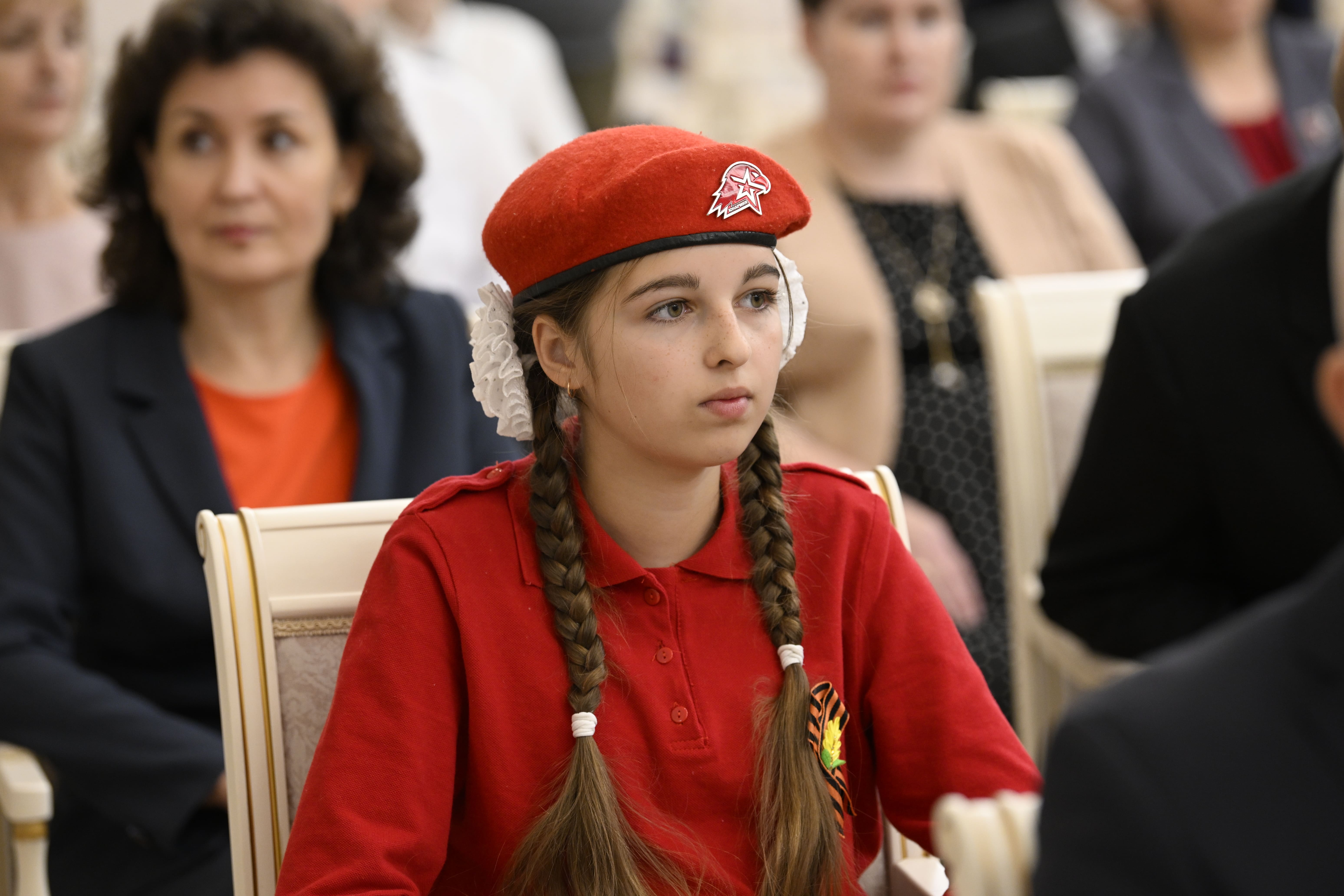 В День герба и флага Тверской области жителям региона вручили награды