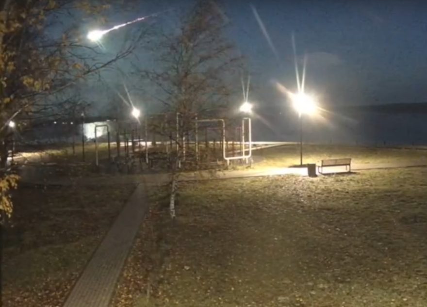 В Тверской области ищут метеорит, напугавший жителей нескольких регионов В Тверской области ищут метеорит, напугавший жителей нескольких регионов
