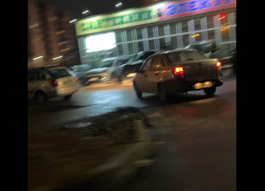 В Твери водитель легковушки скрылся с места ДТП по тротуару Тротуару