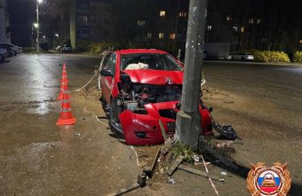 Под Тверью «Тойота» обняла столб Столб