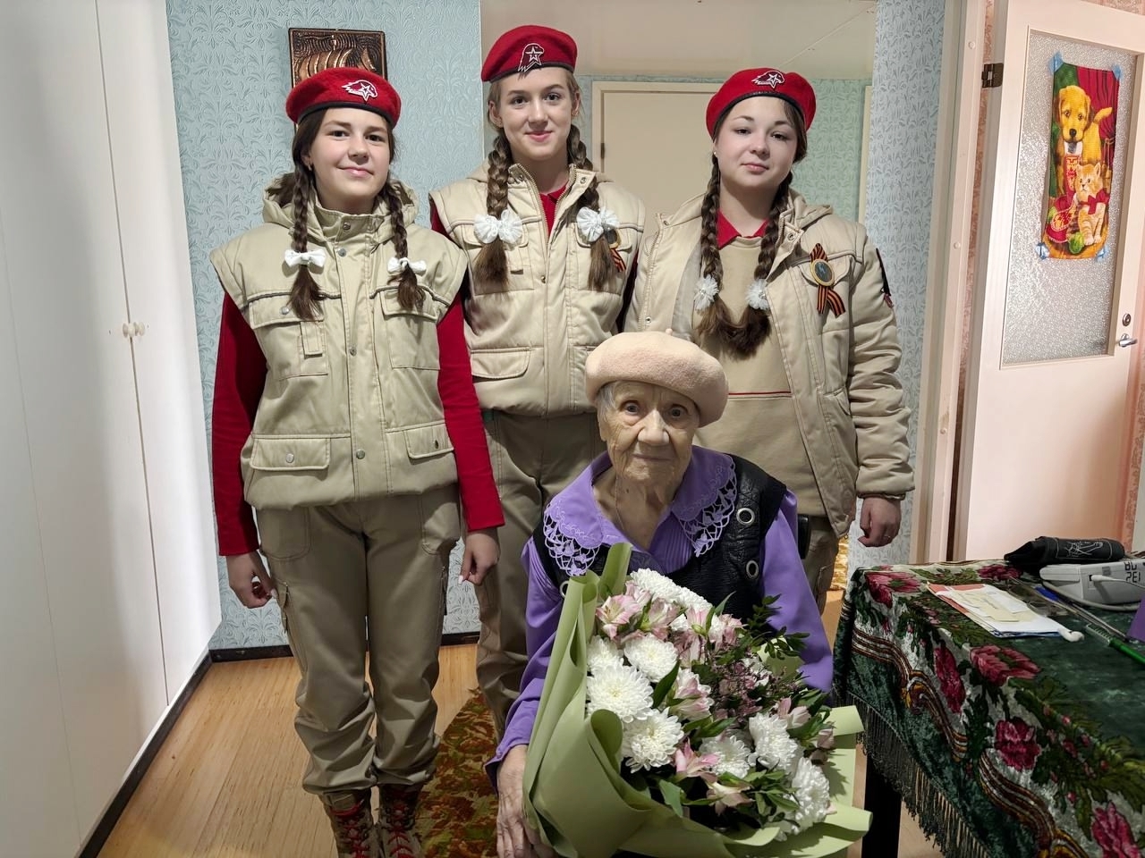В Андреаполе Тверской области школьники порадовали пожилых людей
